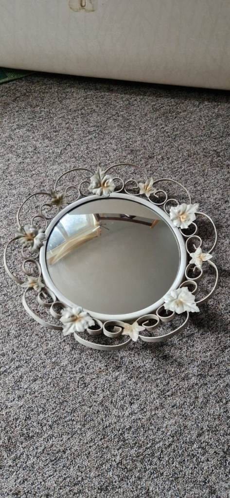Ornate Vintage‑Style Round Mirror – Floral Metal Frame – Classic Fisheye Curved Glass