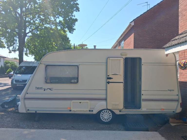 1997 Pageant Magenta Caravan 