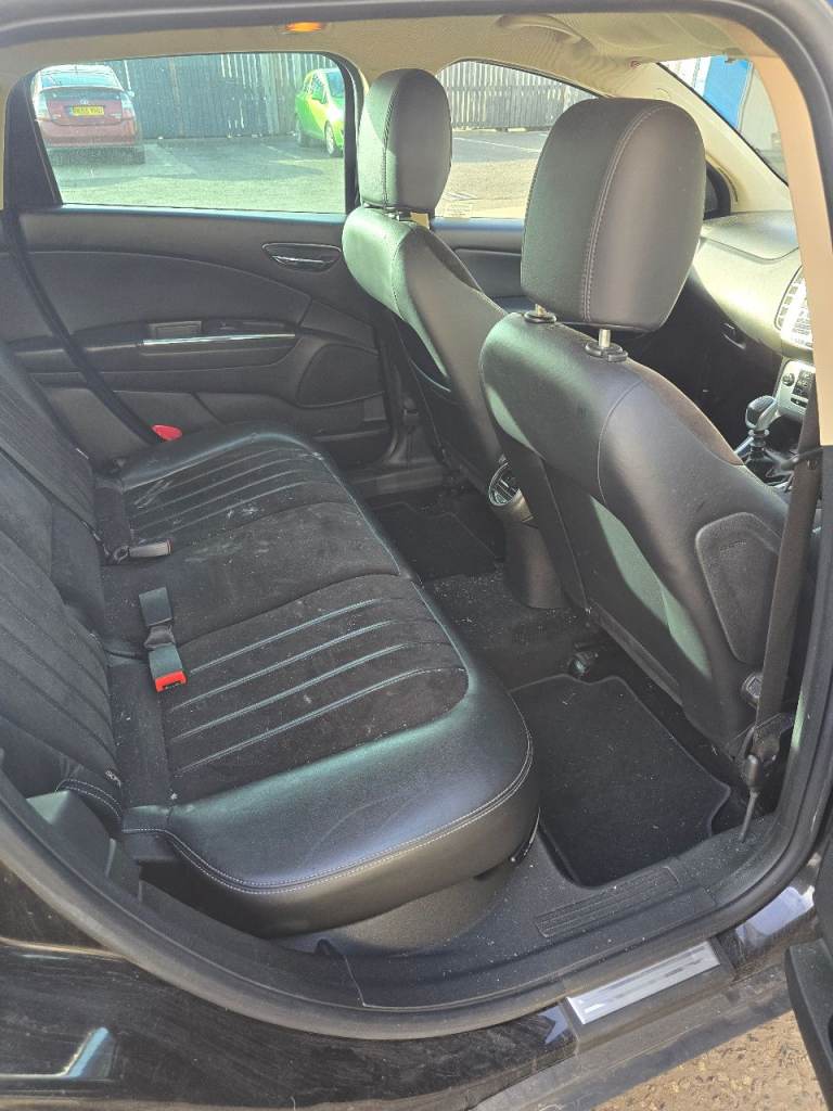 Honda jazz/ vauxhall corsa/ Chrysler, DELTA, Hatchback, 2012, Manual, 1368 (cc), 5 doors