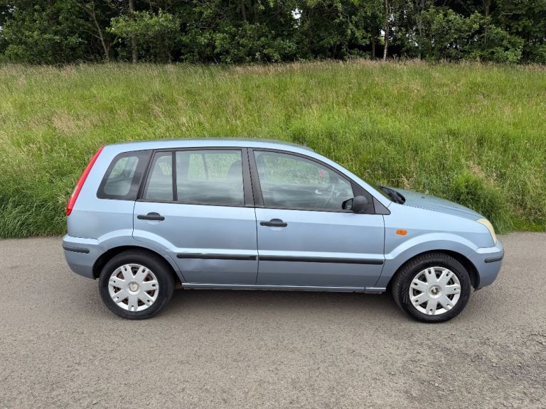 AUTOMATIC FORD FUSION 1.6L (2005) long mot ready to drive away. 