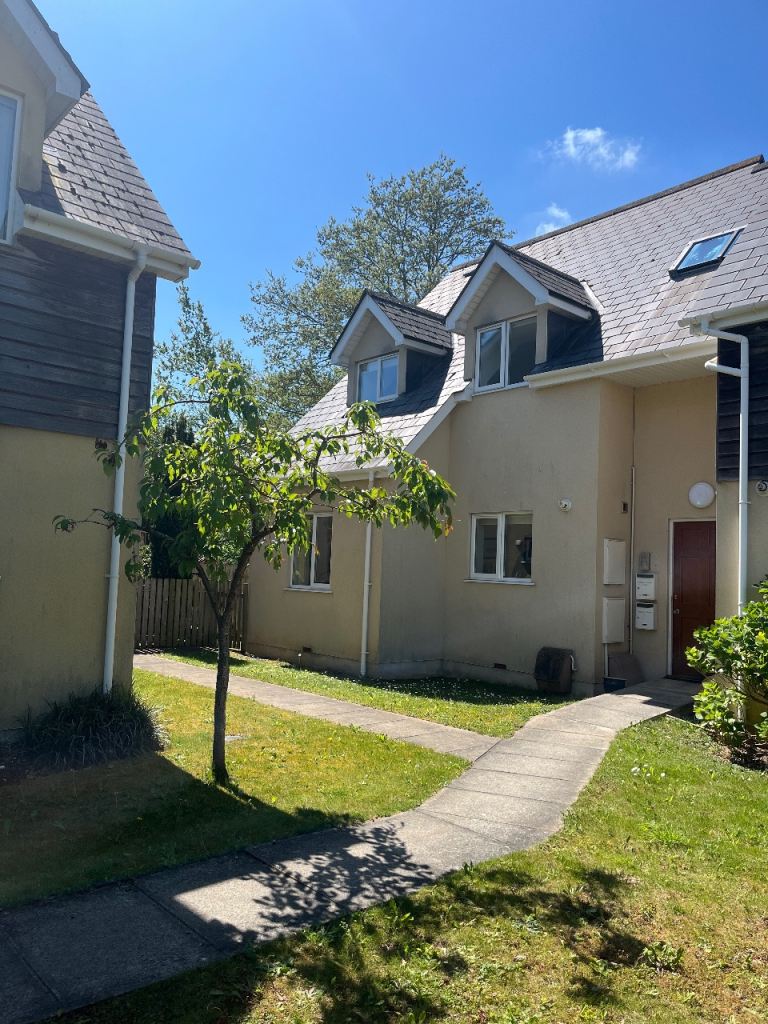 Spacious 2 Bedroom First Floor Flat 