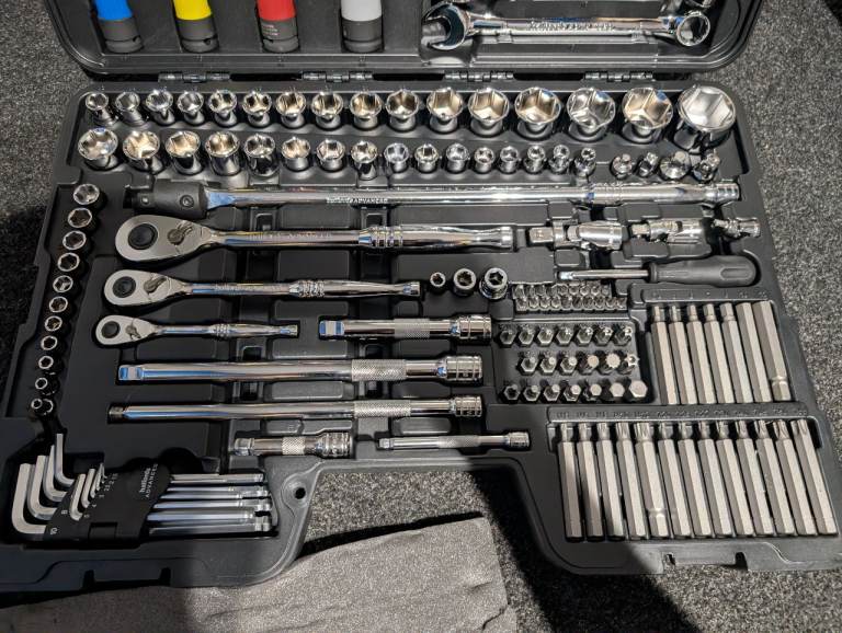Halfords advanced 175pcs socket set