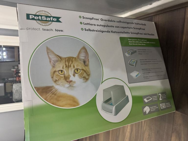 PetSafe ScoopFree Covered Self-Cleaning Litter Box 