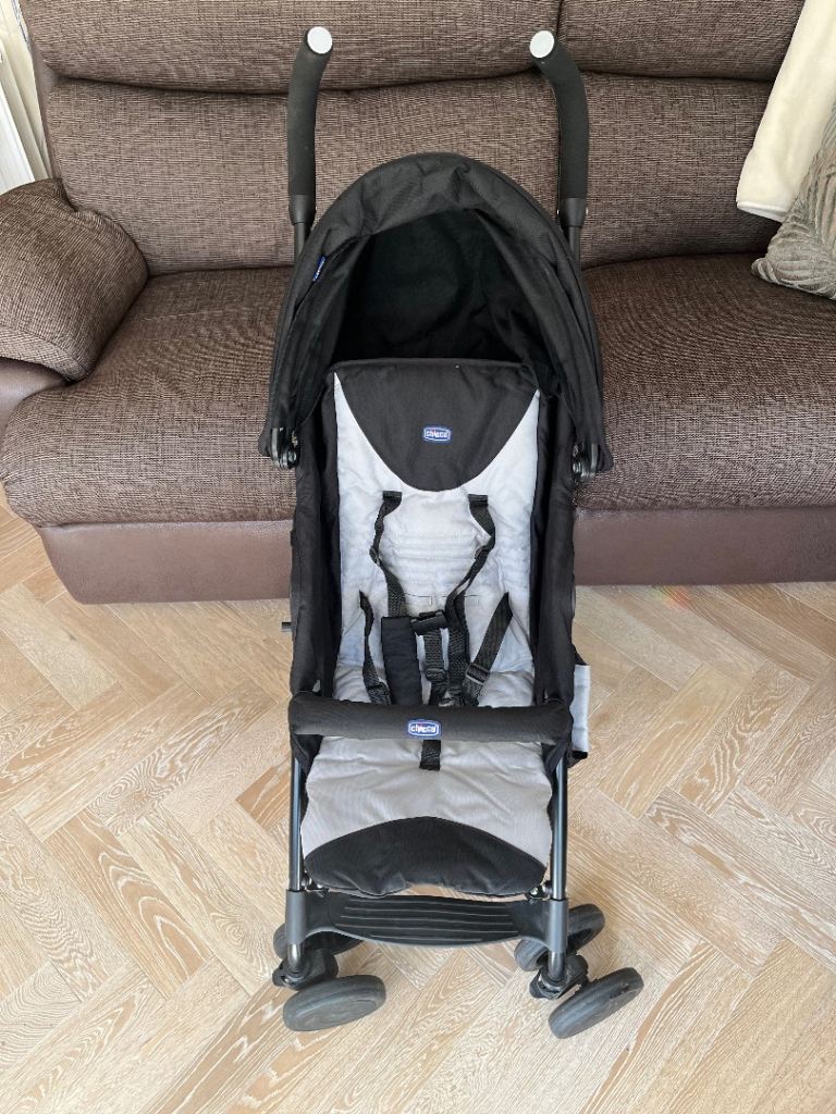 Chicco Stroller with Rain Cover – Good Working Order