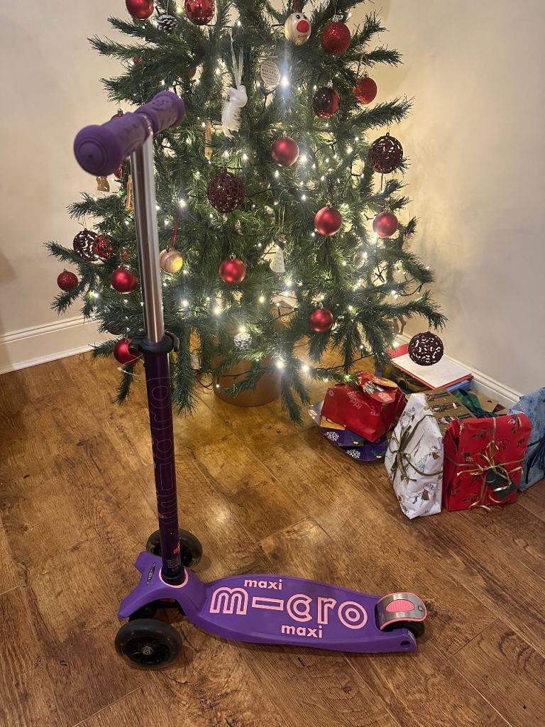 Maxi Micro Purple Scooter with lights. 