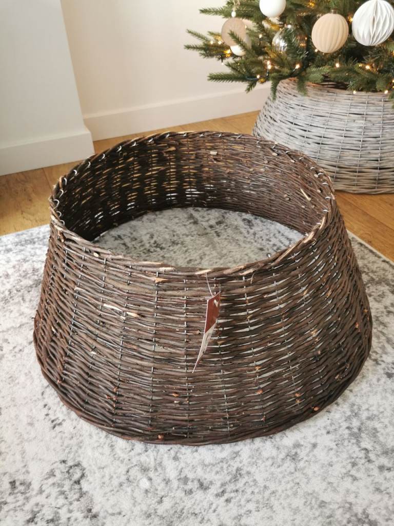 New Brown Wicker Christmas Tree Skirt / Collar / Stand Decoration for Medium to Large Trees
