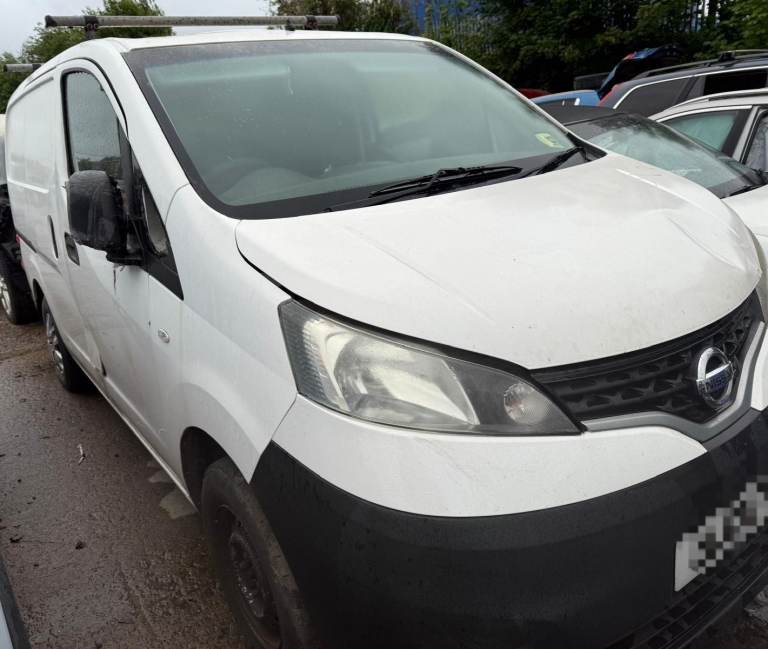 Breaking spare parts nissan nv200