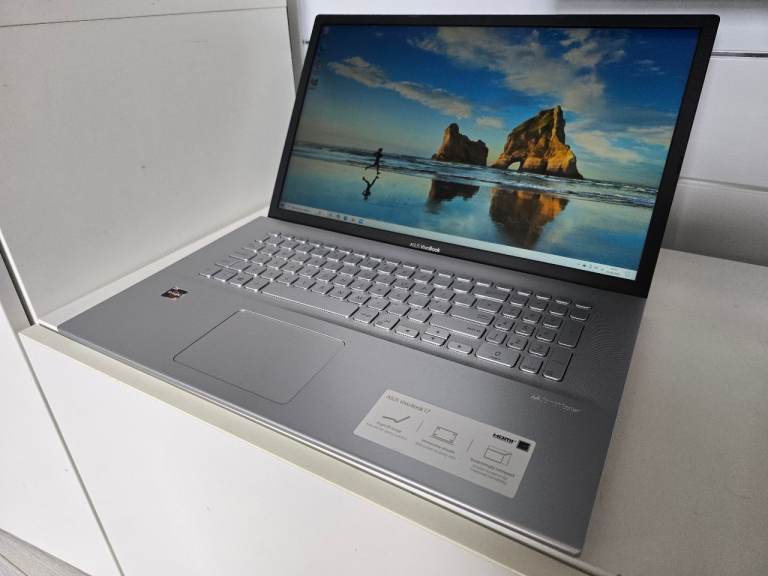 Asus Vivobook M712 17inch laptop Ryzen 3, 8GB Ram