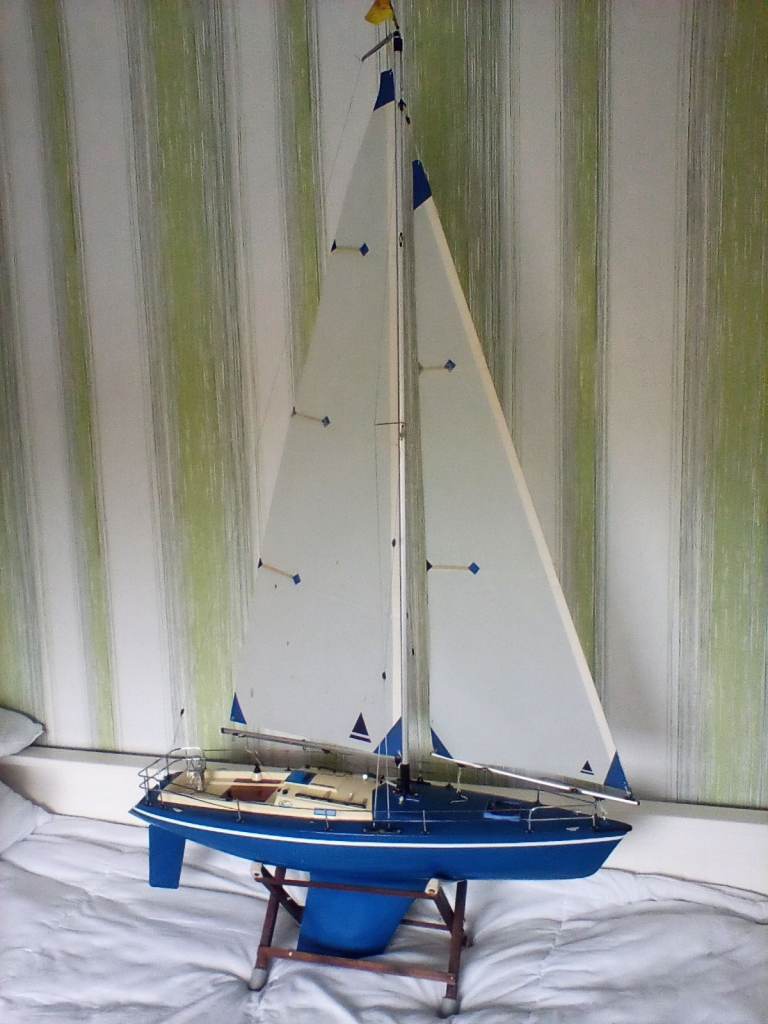 RADIO CONTROL SAILING YACHT. FAIRWIND. LARGE SCALE. 