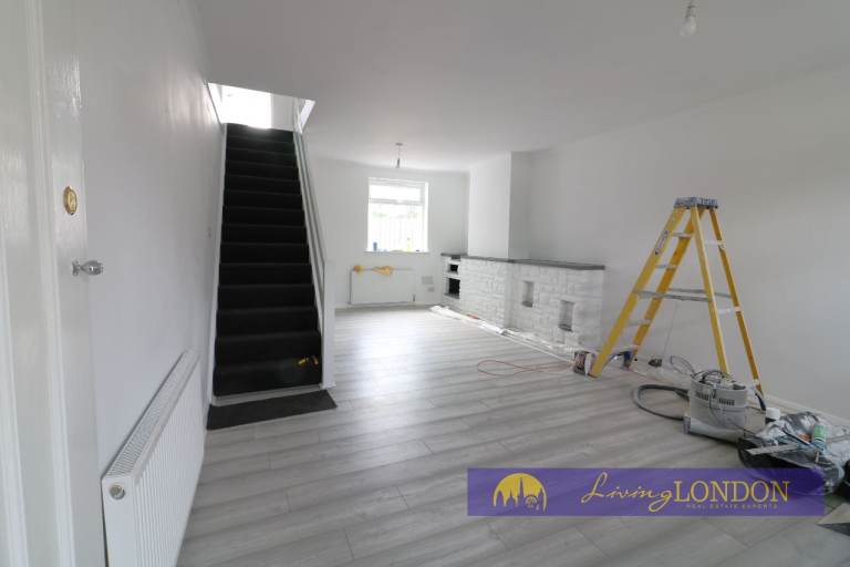 Four Bed House to Rent in Bounces Road N9