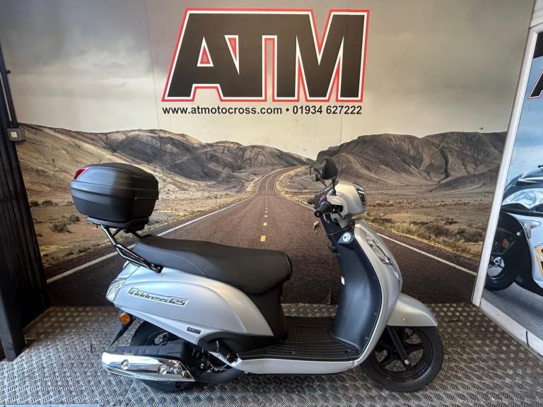 SUZUKI ADDRESS 125 LEARNER LEGAL SCOOTER, FREE GENUINE TOP BOX and RACK, IN ST
