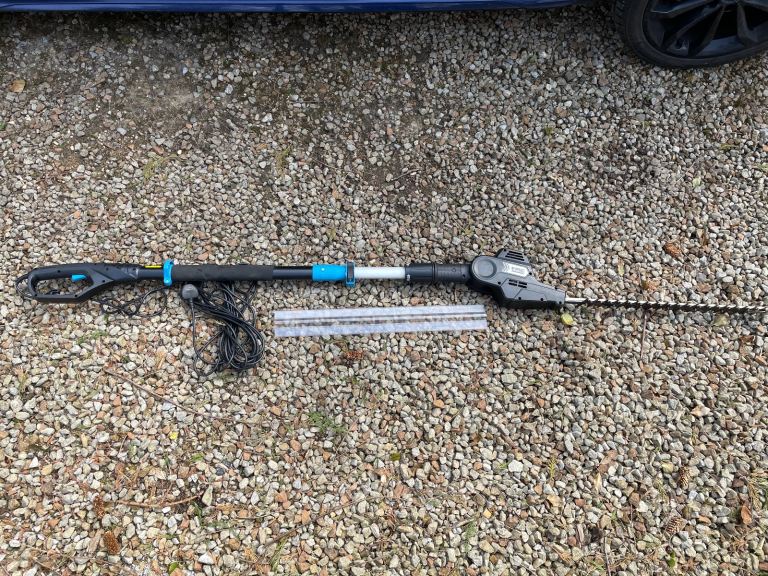 MACALISTER LONG REACH HEDGE TRIMMER CORDED 60cm CUT
