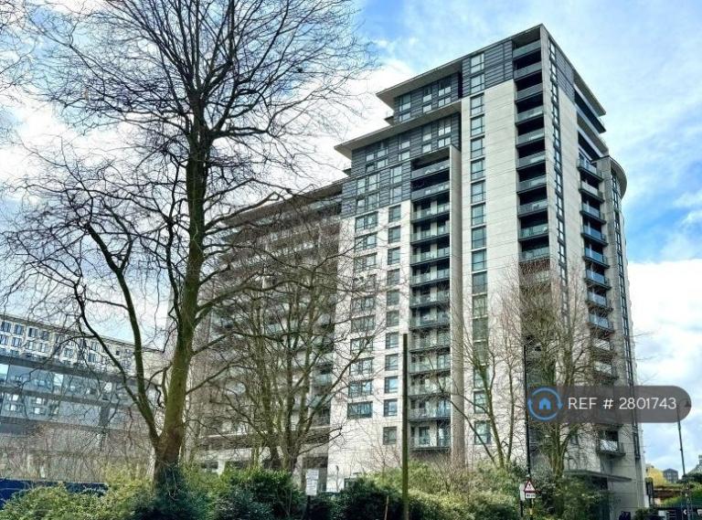 2 bedroom flat in Centenary Plaza, Birmingham, B1 (2 bed) (#2801743)