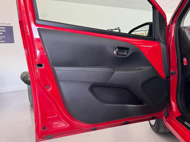 2019 Toyota AYGO 1.0 VVT-i x-play Euro 6 5dr HATCHBACK Petrol Manual