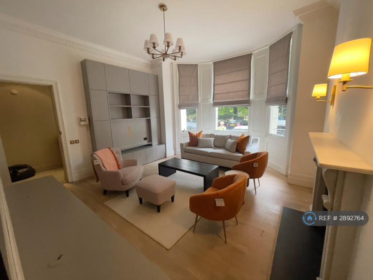 2 bedroom flat in Charlesworth House, London, SW7 (2 bed) (#2892764)