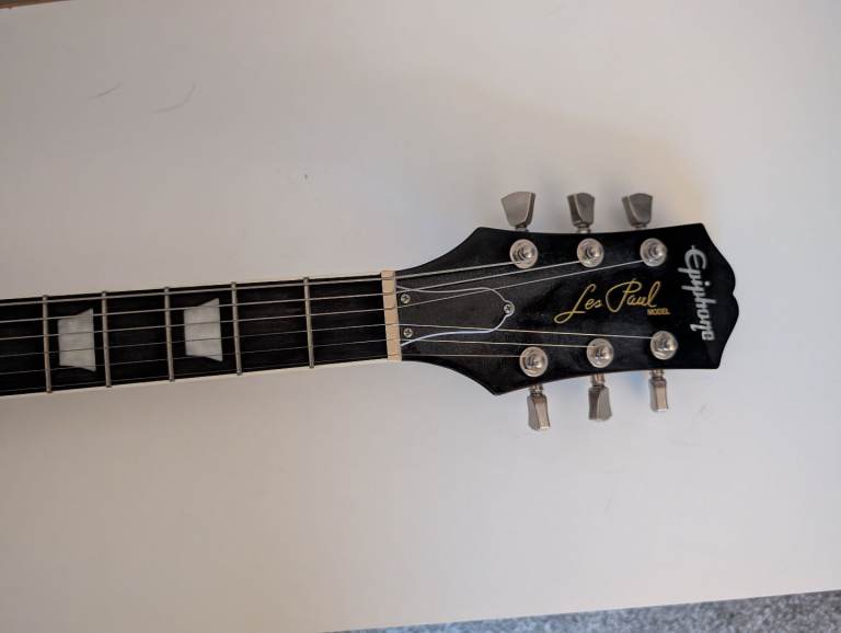 epiphone les paul modern, graphite black still like new no marks or scratches still £500 new