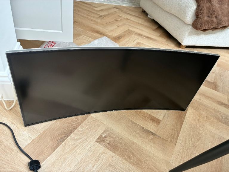 LG 34UC99 ultrawide monitor