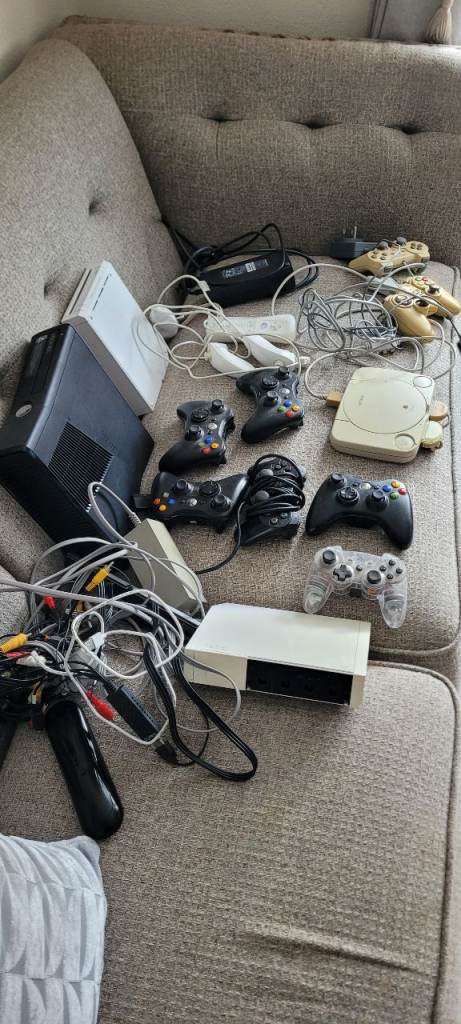 Consoles, wii,ps1,xbox and different controls, look 
