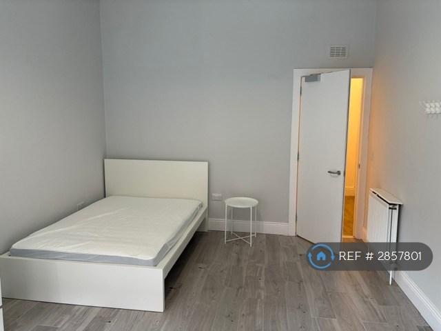 4 bedroom flat in Dumbarton Road, Glasgow, G11 (4 bed) (#2857801)