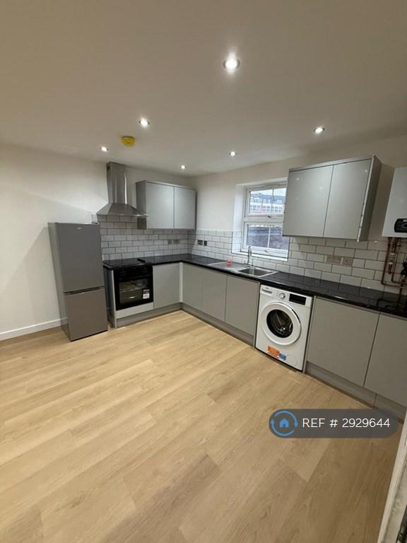 Studio flat in Woodgrange Road, London, E7 (#2929644)