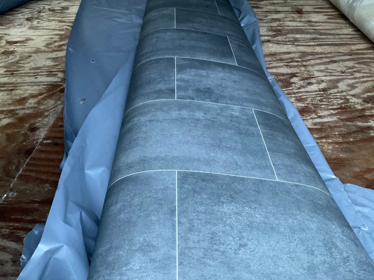 New 2.40 x 3m vinyl.