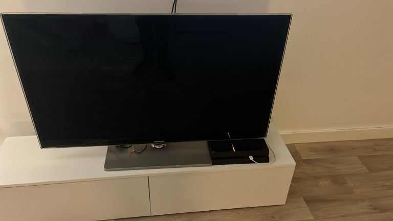 image for Samsung tv with tv cabinet 