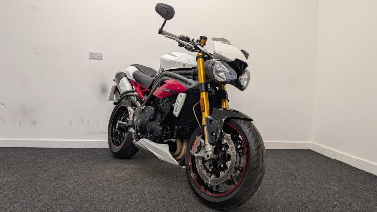 TRIUMPH SPEED TRIPLE 1050R ** 1 OWNER - 12 MONTHS MOT - FULL HISTORY **