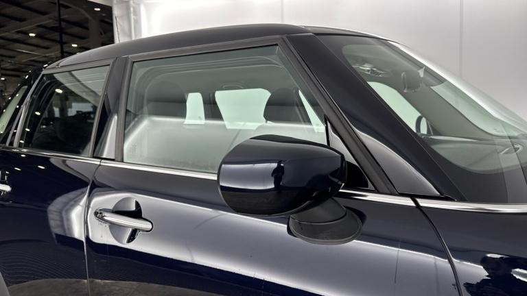 2021 MINI Hatch 1.5 Cooper Classic 5dr Auto [Comfort/Nav Pack] Petrol Hatchback Hatchback Petrol ...