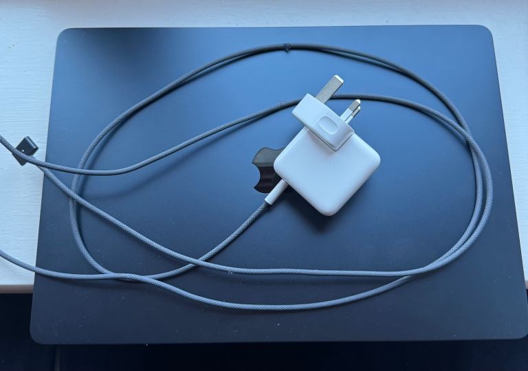 Apple MacBook Air M2 8-Core 15” 2023 with box