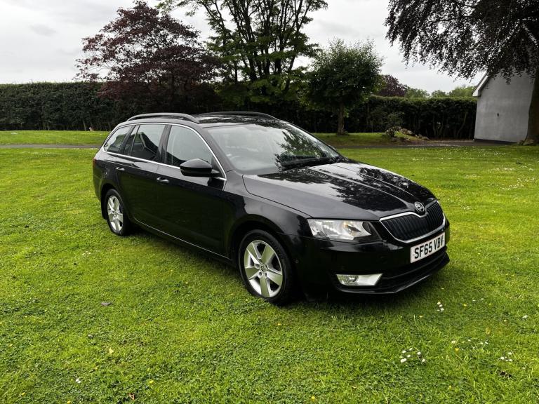 Skoda Octavia 1.6 TDI SE Business Estate car 5dr. in black with grey interior,sh