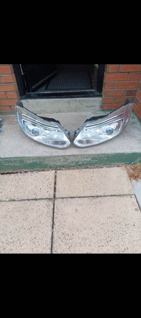 Focus ST mk3 neon headlights 