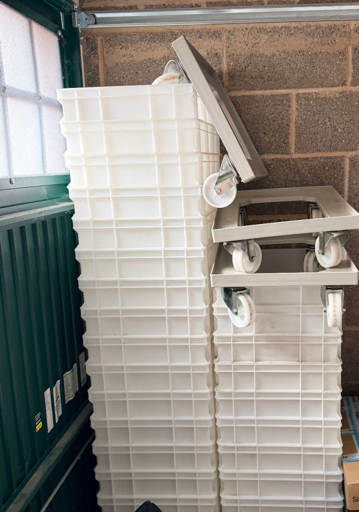 Pizza Dough Cake Trays Proving for Dough Or Bakery 40x60x10 30 Trays 4 Skates