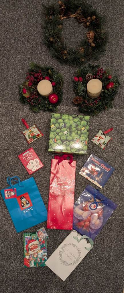 Xmas Mixed Bundle - 15 Items - £4 ono