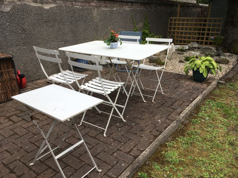 Cream Metal Garden Table and Chairs Set – Good Condition