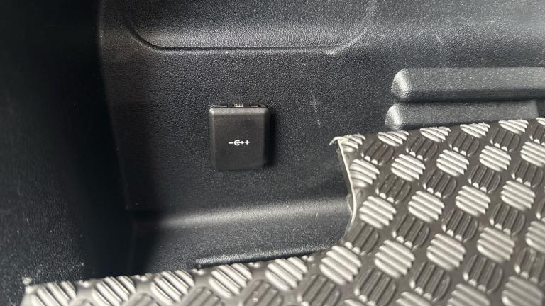 2025 Land Rover Defender 3.0 D250 X-Dynamic HSE 90 3dr Auto Diesel Estate Estate Diesel Automatic