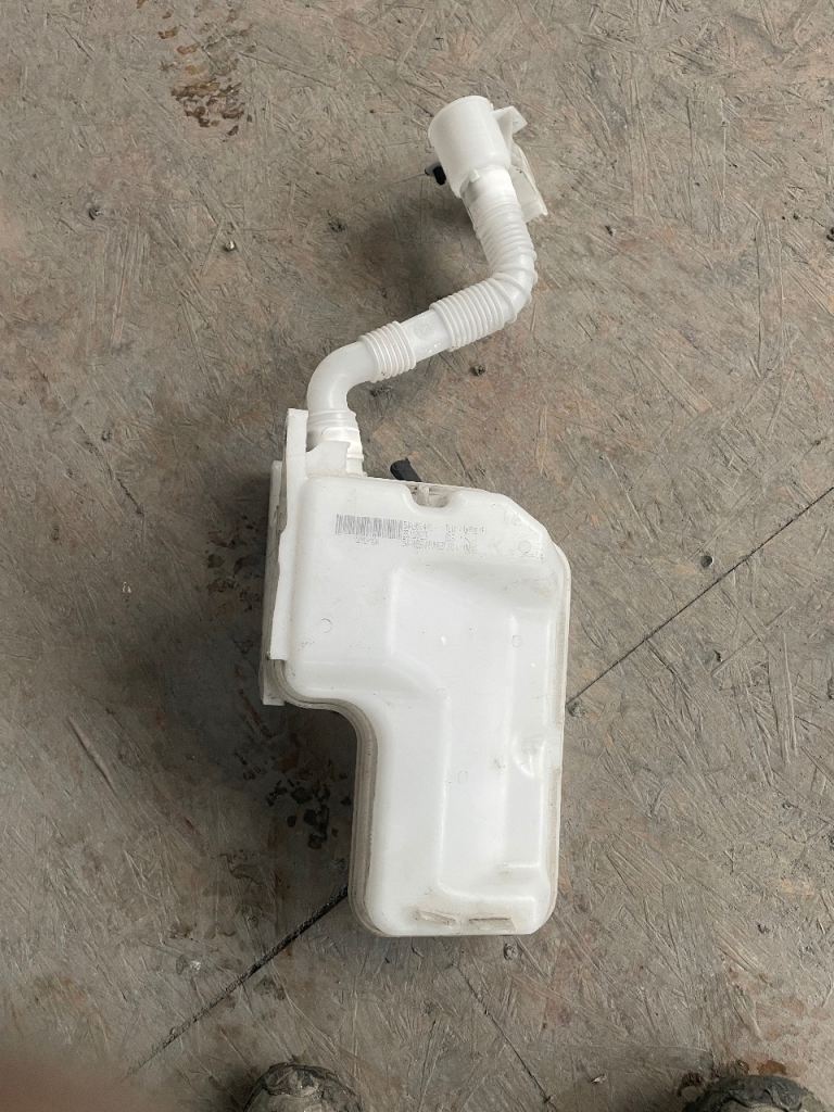 Audi a3 8y washer bottle 