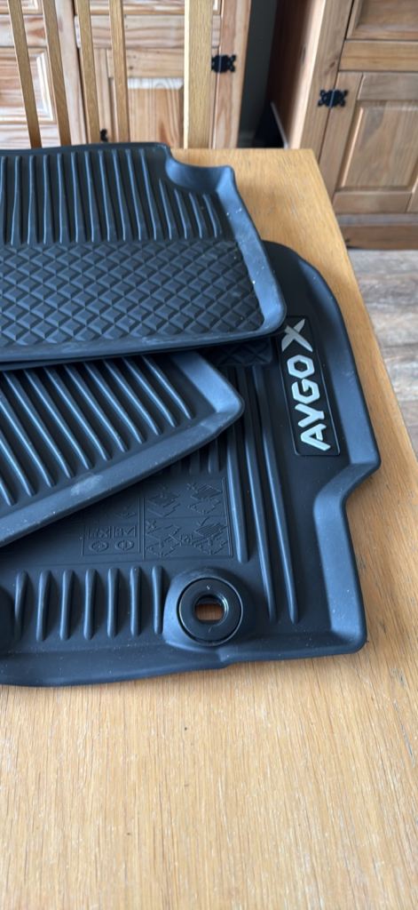 Aygo X rubber car mats