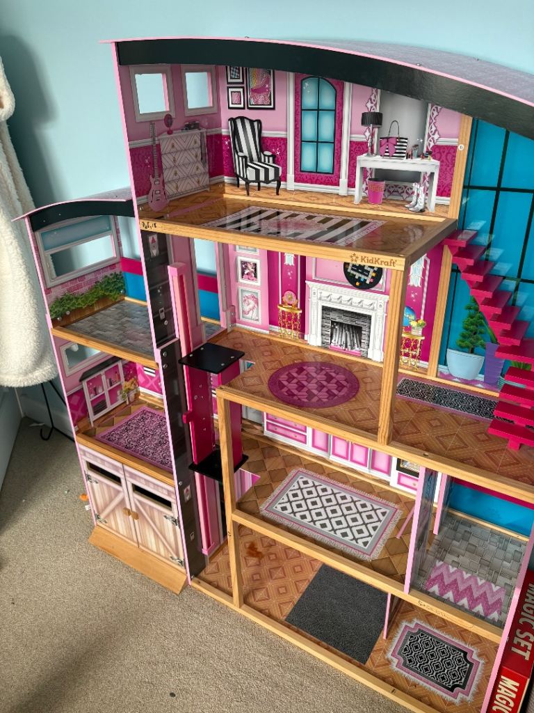 Kidcraft Dolls House