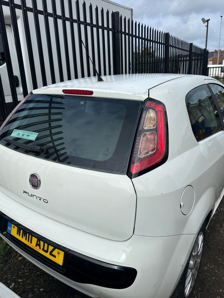 White Fiat punto 2011 