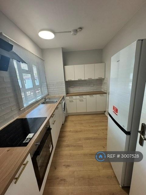 2 bedroom flat in Brockham House, London, SW2 (2 bed) (#3007528)