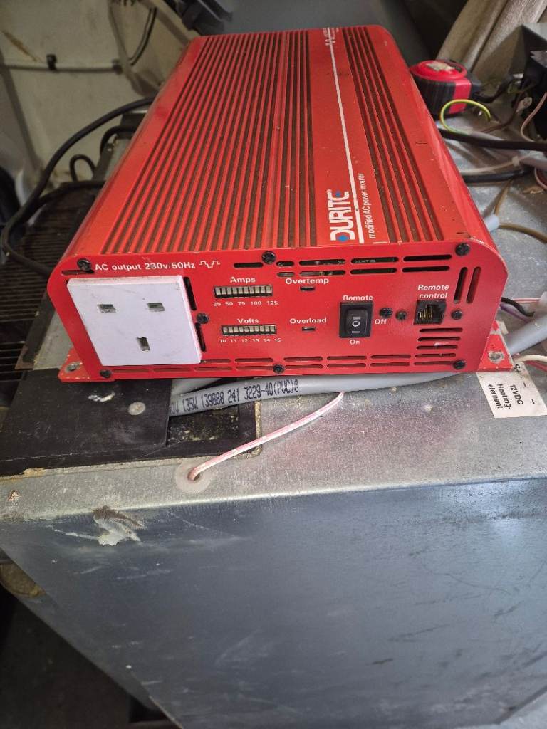 DURITE 1000W Modified AC Power Inverter – Good Condition