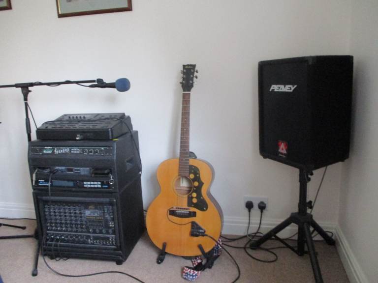 GUITAR/VOCALIST ENTERTAINER GEAR