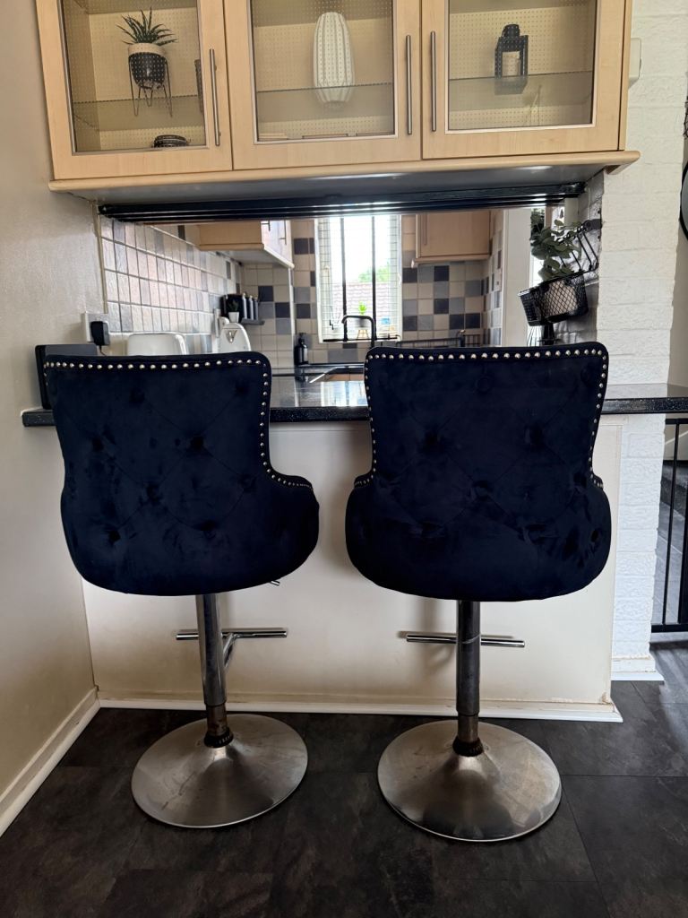 Black Stool - Fair Condition