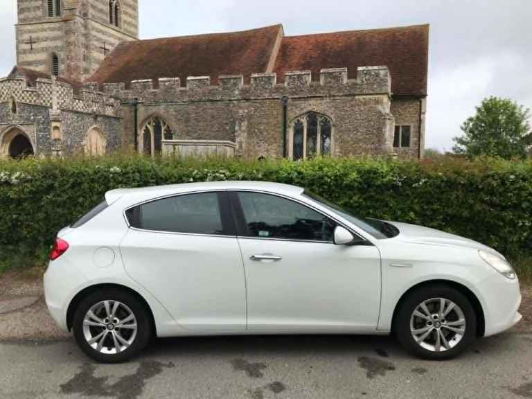 Alfa Romeo Giulietta 1.4 TB Multiair Lusso one owner since 2014 mot 10 months very clean car
