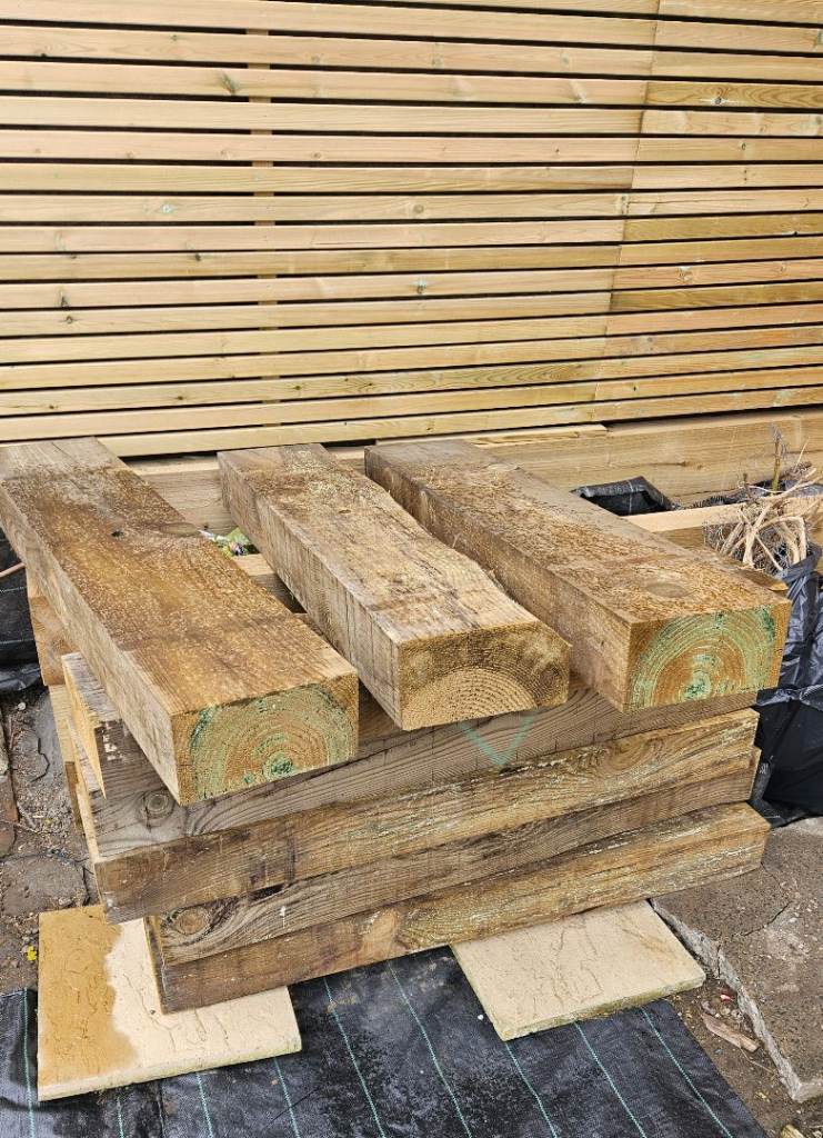 Used railway sleepers 