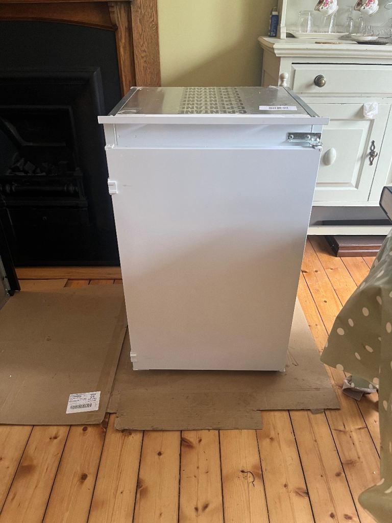 2 Indesit integrated fridges 