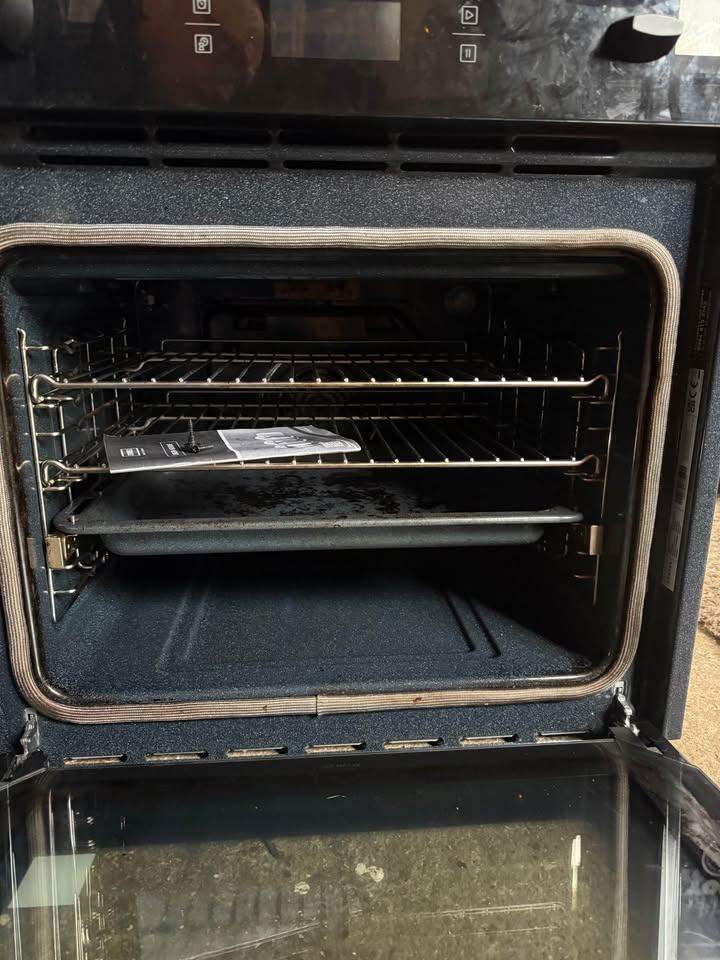 Nearly new Stoves built in Pyrolytic oven