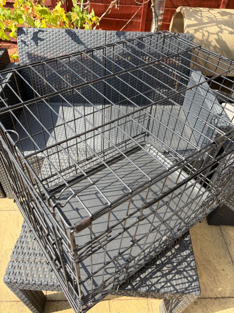 Dog crate VGC