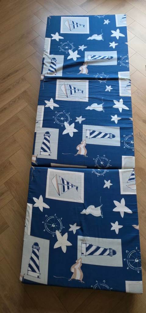 Foldable mattress Blue and white nautical-themed single