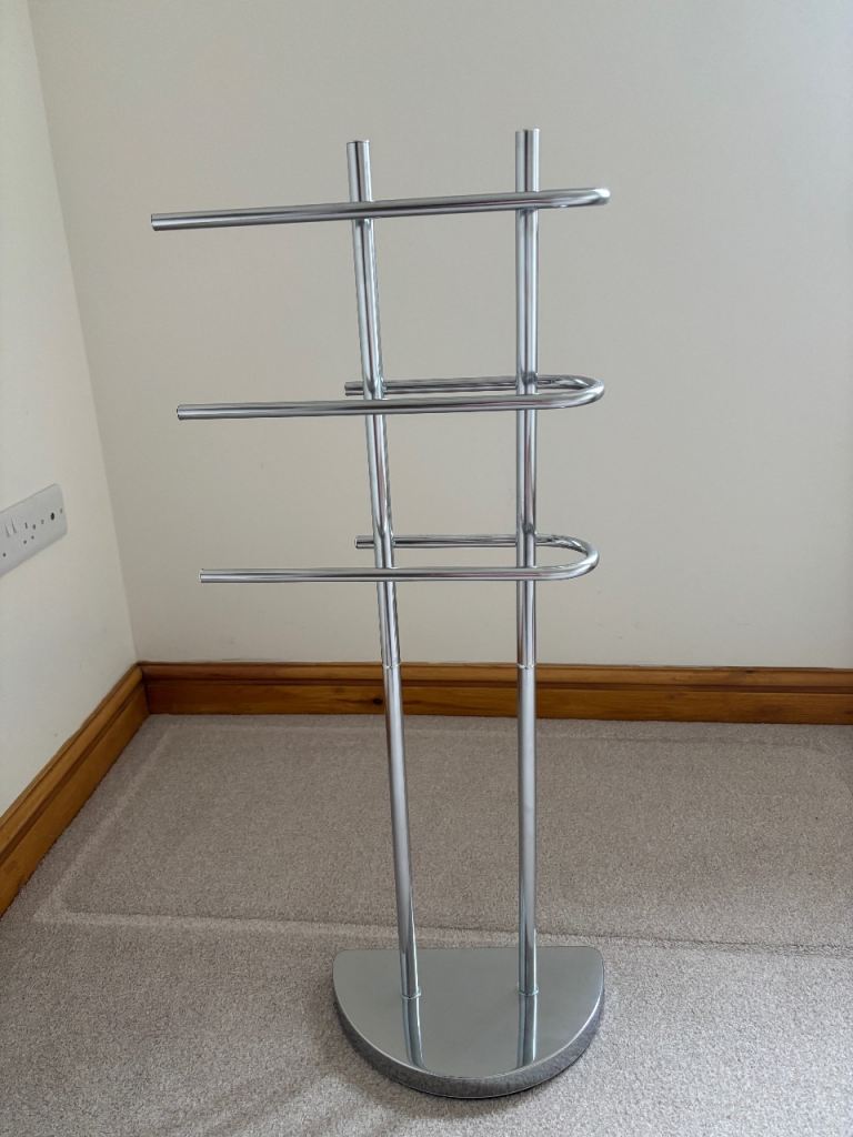 Chrome towel rail